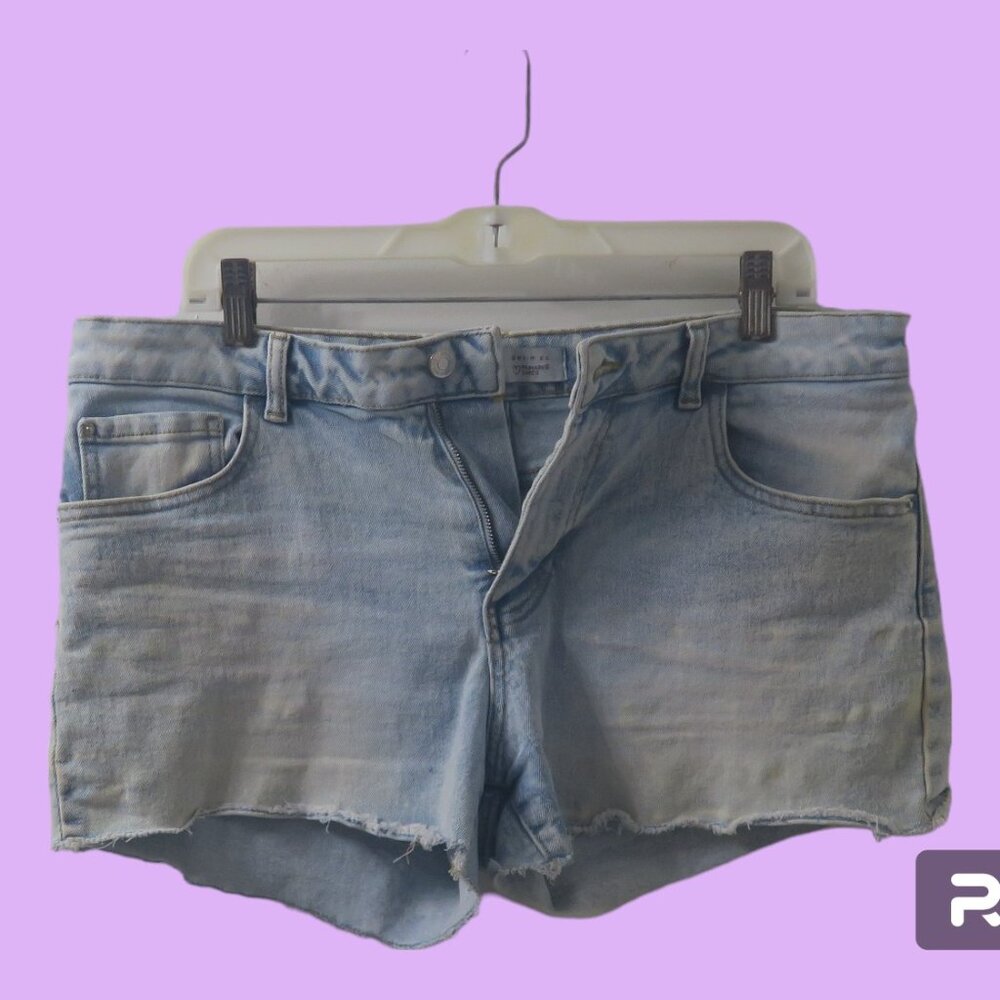 Primark acid wash cut off short denim jeans in light wash blue size 12.